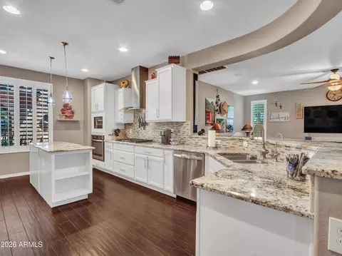Kitchen - 2539 W Rabjohn Rd, Phoenix, AZ 85085 photo 5 of 13