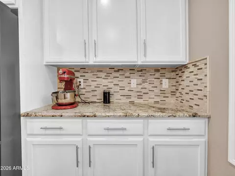 Kitchen - 2539 W Rabjohn Rd, Phoenix, AZ 85085 photo 11 of 13