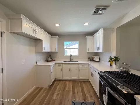 Kitchen - 209 E Jones Ave, Phoenix, AZ 85040 photo 3 of 4