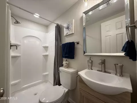 Bath - 209 E Jones Ave, Phoenix, AZ 85040 photo 2 of 2