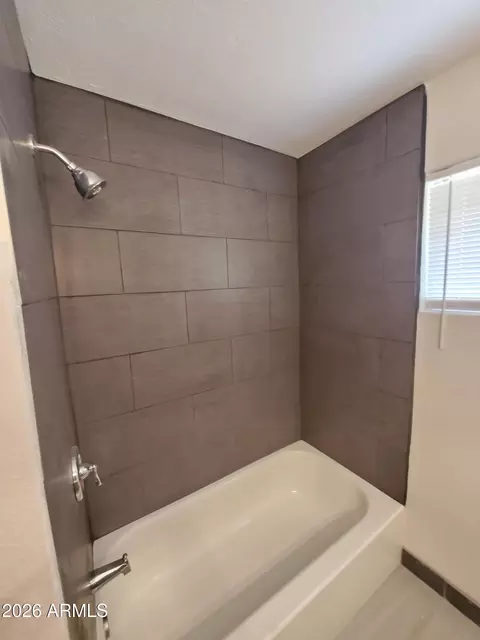 Bath - 2101 E Osborn Rd, Phoenix, AZ 85016 photo 1 of 2