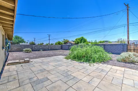 Exterior - 2225 E Lynne Ln, Phoenix, AZ 85042 photo 3 of 7