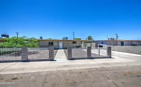 Exterior - 2225 E Lynne Ln, Phoenix, AZ 85042 photo 2 of 7