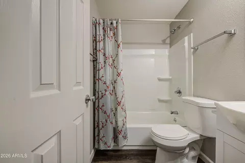 Bath - 2225 E Lynne Ln, Phoenix, AZ 85042 photo 1 of 3