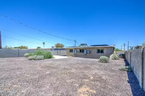 Exterior - 2225 E Lynne Ln, Phoenix, AZ 85042 photo 6 of 7