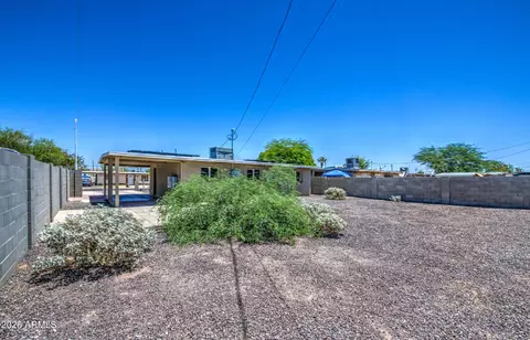 Exterior - 2225 E Lynne Ln, Phoenix, AZ 85042 photo 4 of 7