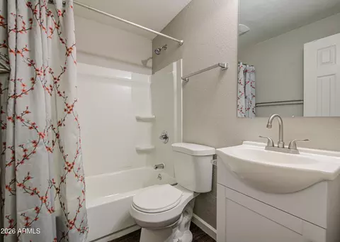 Bath - 2225 E Lynne Ln, Phoenix, AZ 85042 photo 2 of 3
