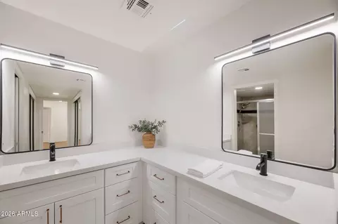 Bath - 703 E Corte Oro --, Phoenix, AZ 85020 photo 3 of 3