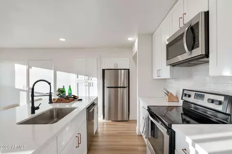 Kitchen - 703 E Corte Oro --, Phoenix, AZ 85020 photo 3 of 5