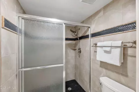 Bath - 703 E Corte Oro --, Phoenix, AZ 85020 photo 2 of 3