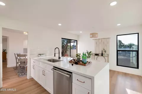 Kitchen - 703 E Corte Oro --, Phoenix, AZ 85020 photo 2 of 5