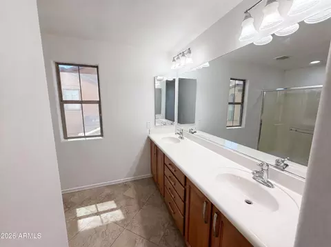 Bath - 3968 E Melinda Dr, Phoenix, AZ 85050 photo 3 of 4