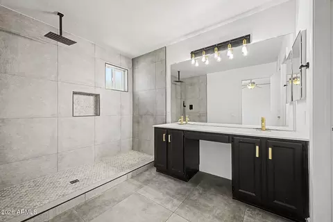 Bath - 3417 E Kelton Ln, Phoenix, AZ 85032 photo 1 of 2