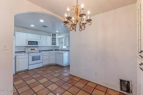 Dining - 2216 E Weldon Ave, Phoenix, AZ 85016 photo 1 of 2