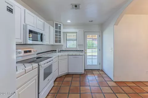 Kitchen - 2216 E Weldon Ave, Phoenix, AZ 85016 photo 2 of 2