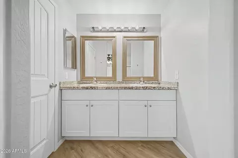 Bath - 24686 E Bartlett Rd, Florence, AZ 85132 photo 1 of 3