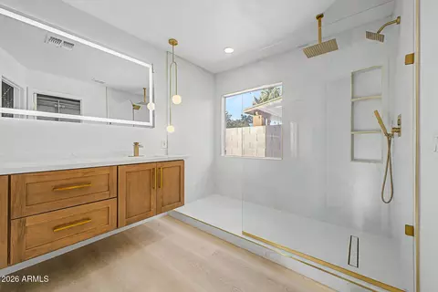 Bath - 2248 E Morrow Dr, Phoenix, AZ 85024 photo 1 of 3