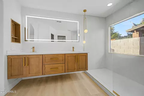 Bath - 2248 E Morrow Dr, Phoenix, AZ 85024 photo 2 of 3