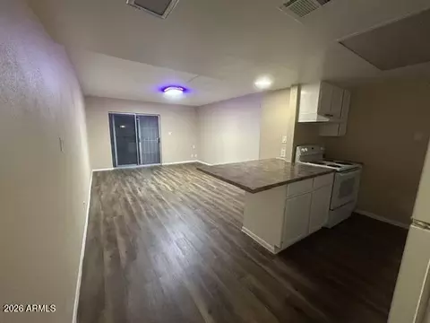 Living - 6818 N 35th Ave #E, Phoenix, AZ 85017 photo 2 of 5