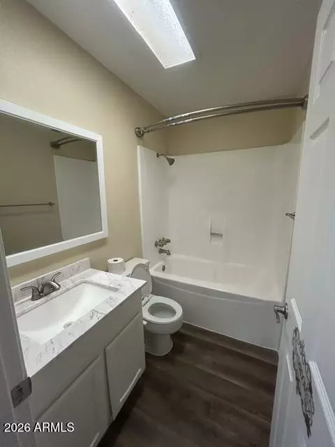 Bath - 6818 N 35th Ave #E, Phoenix, AZ 85017 photo 2 of 2
