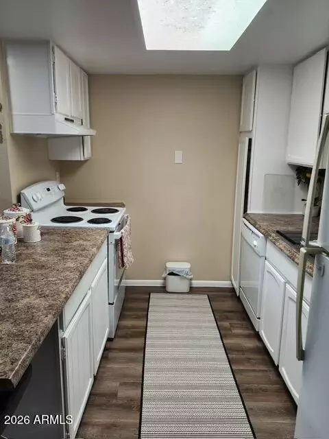 Kitchen - 6818 N 35th Ave #E, Phoenix, AZ 85017 photo 1 of 2