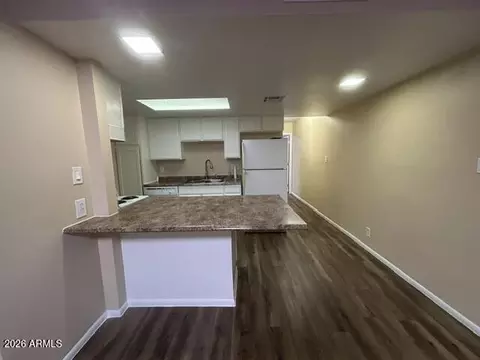 Kitchen - 6818 N 35th Ave #E, Phoenix, AZ 85017 photo 2 of 3