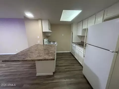 Kitchen - 6818 N 35th Ave #E, Phoenix, AZ 85017 photo 1 of 3
