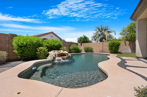 Exterior - 6844 S Pinehurst Drive Dr, Gilbert, AZ 85298 photo 4 of 6