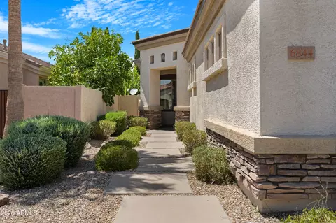 Exterior - 6844 S Pinehurst Drive Dr, Gilbert, AZ 85298 photo 2 of 6