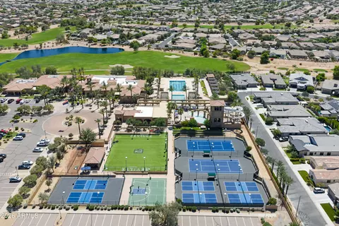 View/Area - 6844 S Pinehurst Drive Dr, Gilbert, AZ 85298 photo 2 of 6