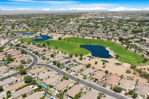 View/Area - 6844 S Pinehurst Drive Dr, Gilbert, AZ 85298 photo 5 of 6