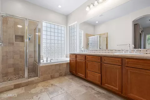 Bath - 6844 S Pinehurst Drive Dr, Gilbert, AZ 85298 photo 1 of 3