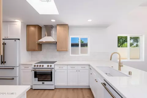 Kitchen - 3401 N 37th St #9, Phoenix, AZ 85018 photo 4 of 6