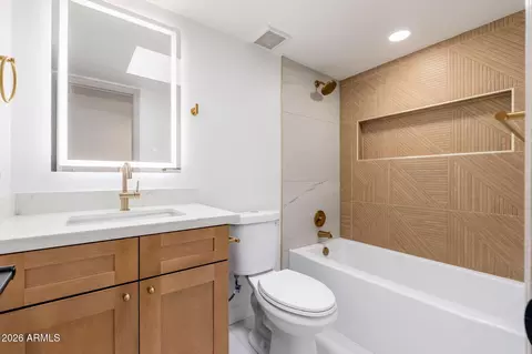 Bath - 3401 N 37th St #9, Phoenix, AZ 85018 photo 4 of 4