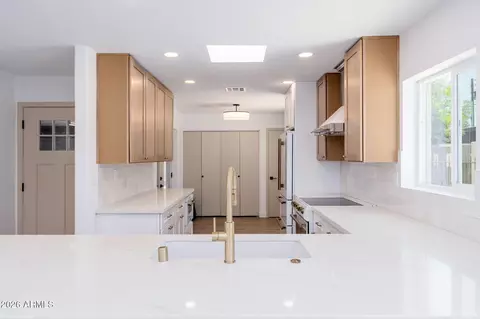 Kitchen - 3401 N 37th St #9, Phoenix, AZ 85018 photo 3 of 6