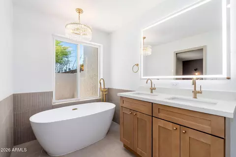 Bath - 3401 N 37th St #9, Phoenix, AZ 85018 photo 3 of 4