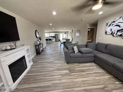 1114 E Desert Dr, Phoenix, AZ 85042 photo 2
