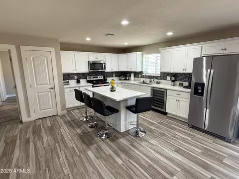 1114 E Desert Dr, Phoenix, AZ 85042 photo 1