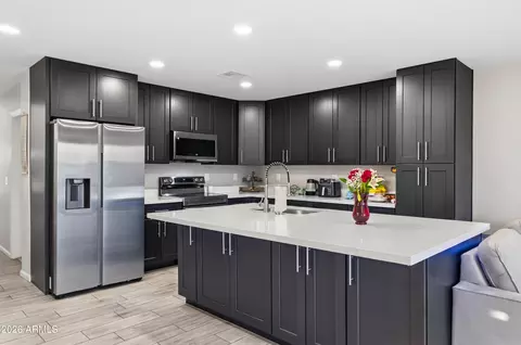 Kitchen - 2421 E Pueblo Ave, Phoenix, AZ 85040 photo 2 of 4