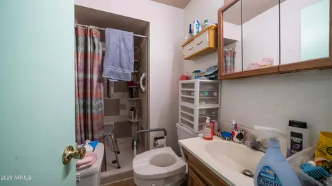 Bath - 3739 W Wethersfield Rd, Phoenix, AZ 85029 photo 2 of 2