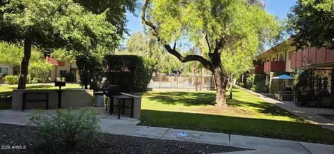 Exterior - 351 E Thomas Rd #D208, Phoenix, AZ 85012 photo 7 of 7