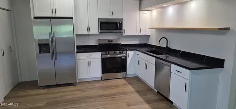 Kitchen - 351 E Thomas Rd #D208, Phoenix, AZ 85012 photo 4 of 4