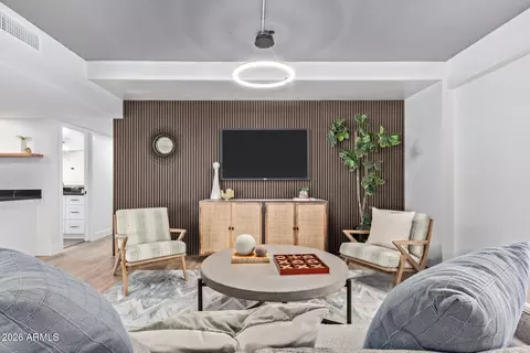 Living - 351 E Thomas Rd #D208, Phoenix, AZ 85012 photo 1 of 5