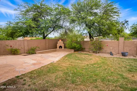 Exterior - 512 E Jordon Ln, Phoenix, AZ 85086 photo 2 of 8