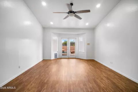 Living - 512 E Jordon Ln, Phoenix, AZ 85086 photo 4 of 7