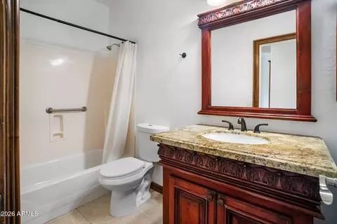 Bath - 512 E Jordon Ln, Phoenix, AZ 85086 photo 4 of 6