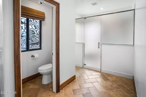 Bath - 512 E Jordon Ln, Phoenix, AZ 85086 photo 2 of 6