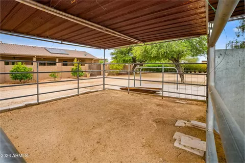 Exterior - 512 E Jordon Ln, Phoenix, AZ 85086 photo 6 of 8