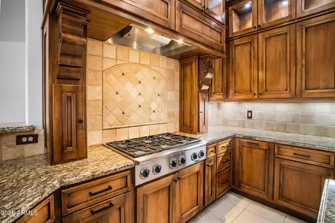 Kitchen - 512 E Jordon Ln, Phoenix, AZ 85086 photo 2 of 4