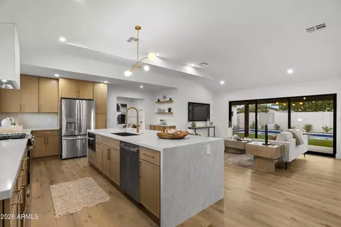 Kitchen - 3860 E Clarendon Ave, Phoenix, AZ 85018 photo 1 of 7